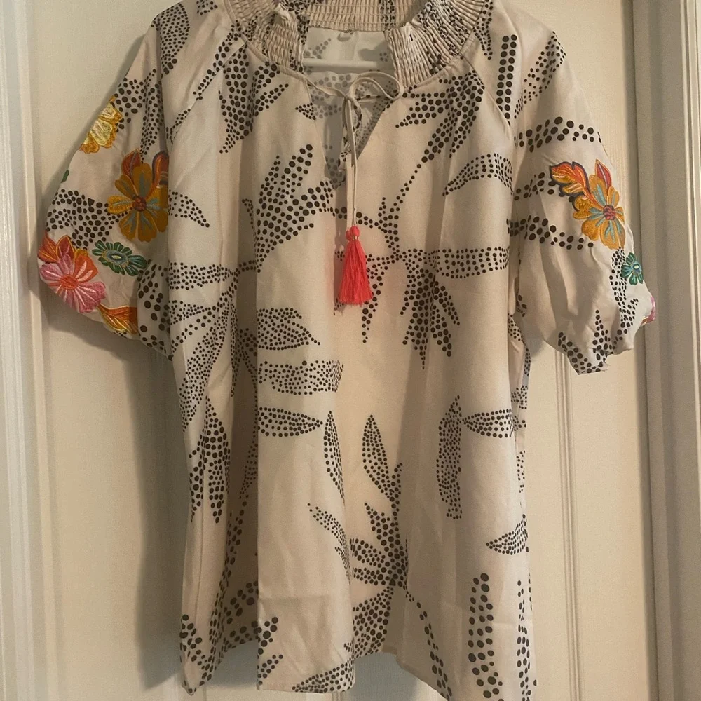Size 1x blouse,, *nwt